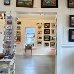 Benicia Plein Air Gallery - Plein air works by numerous artists.