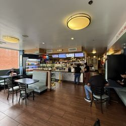 Brooklyn Bagel LAX - The interior