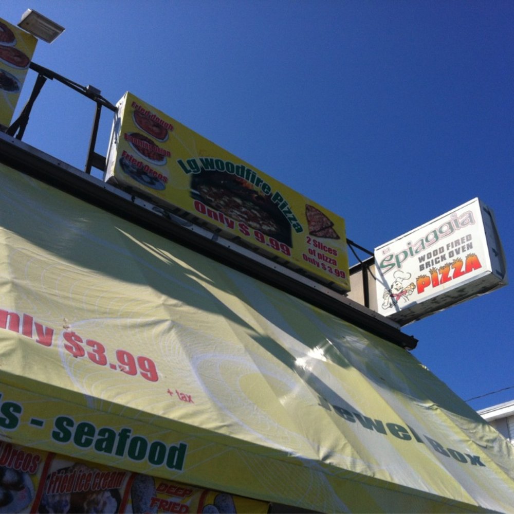 La Spiaggia - Store front sign - Pizza Near Me - Hampton, New Hampshire La Spiaggia - Store front sign - Pizza Near Me - Hampton, New Hampshire