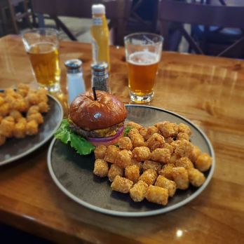 The Hub Eats & Drinks - American Near Me - Sacramento, California