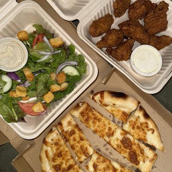 Hideaways Pizza Pub - Cheese bread, house salad, buffalo wings - Pizza Near Me - Princeville, Hawaii Hideaways Pizza Pub - Cheese bread, house salad, buffalo wings - Pizza Near Me - Princeville, Hawaii
