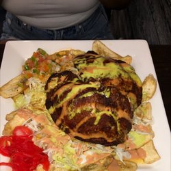 Latin Food El Catracho - Chuletas con tajadas