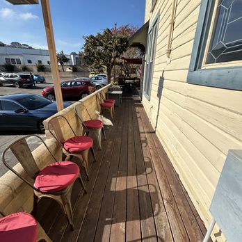 Jennings House Eatery - Outdoor waiting area - Breakfast & Brunch Near Me - San Diego, California