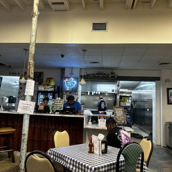 Gus's World Famous Fried Chicken - Chicken Shop Near Me - Dallas, Texas