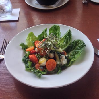 MW Restaurant - Greek salad - New American Near Me - Honolulu, Hawaii