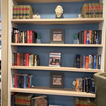 The Draftsman, Autograph Collection - Bookshelf display - Hotels Near Me - Charlottesville, Virginia The Draftsman, Autograph Collection - Bookshelf display - Hotels Near Me - Charlottesville, Virginia