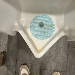 Sheetz - The yellow tells me they haven't been cleaned for a WHILE.