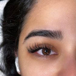 It's A Lash Thing - Hybrid Wispy Lash Extensions