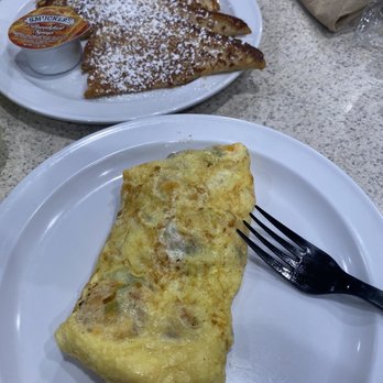 Edith's - Mexican Buffet - Omelette you order with the waitress a little smaller than normal but that's good if you want to taste a little bit of everything - Mexican Near Me - Pharr, Texas