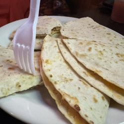 Skinnys Sports Bar & Grill - Chicken Quesadilla