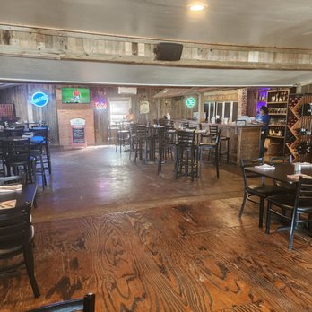 Black Creek Bar and Grill - Dining room and bar - Salad Near Me - Devine, Texas
