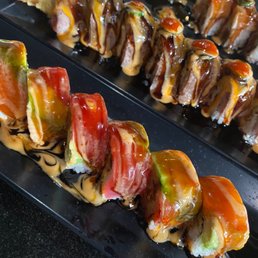 洋書　sushi & sashimi Shoyu Sushi Gosford Rd & White Ln, Bakersfield, CA 93311