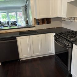 Ilkem Marble & Granite - Installed countertops and breakfast bar