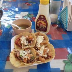 Tacos Tony - Tacón de camarón empanizado y de chiles rellenos de mariscos.