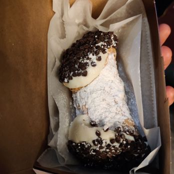 Mike's Pastry - Chocolate Chip Cannoli - Bakeries Near Me - Boston, Massachusetts Mike's Pastry - Chocolate Chip Cannoli - Bakeries Near Me - Boston, Massachusetts