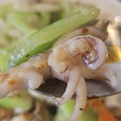 Happy Bee Kitchen - Sauteed squid with garlic sauce