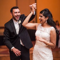 Love Springs Studios - Isaac & Glory's First Dance