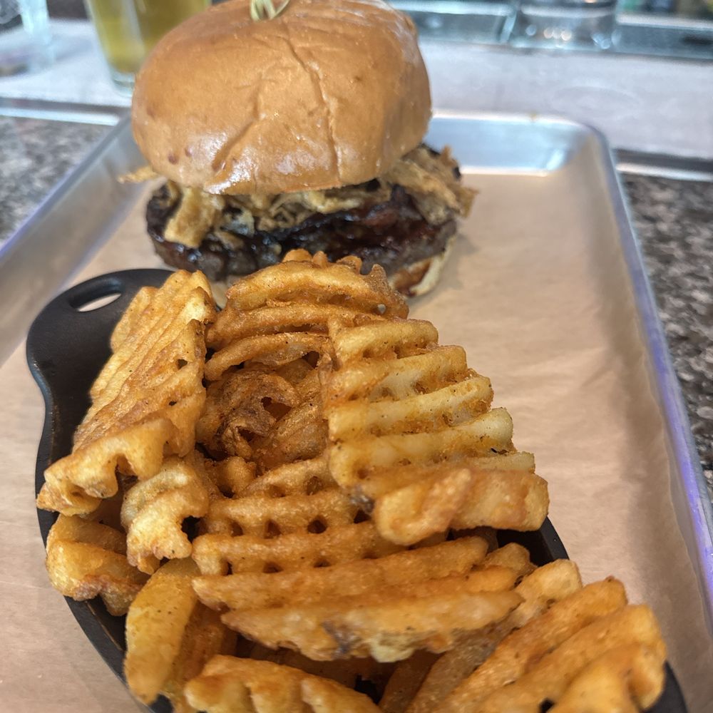 Henry's Tavern - Bbq burger - Breakfast & Brunch Near Me - Portland, Oregon Henry's Tavern - Bbq burger - Breakfast & Brunch Near Me - Portland, Oregon