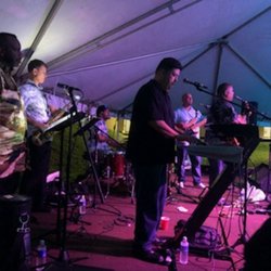 Rayjah productions - Mana'O Company takes the stage, and rocks the house!