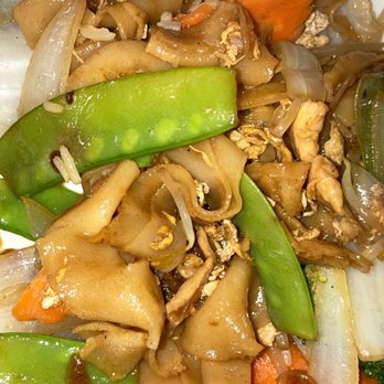 The Pho Bar - Pad See Ew with chicken and veggies - Thai Near Me - Berlin, Connecticut