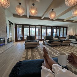 Spa Edgewood - Waiting area co-Ed so peaceful