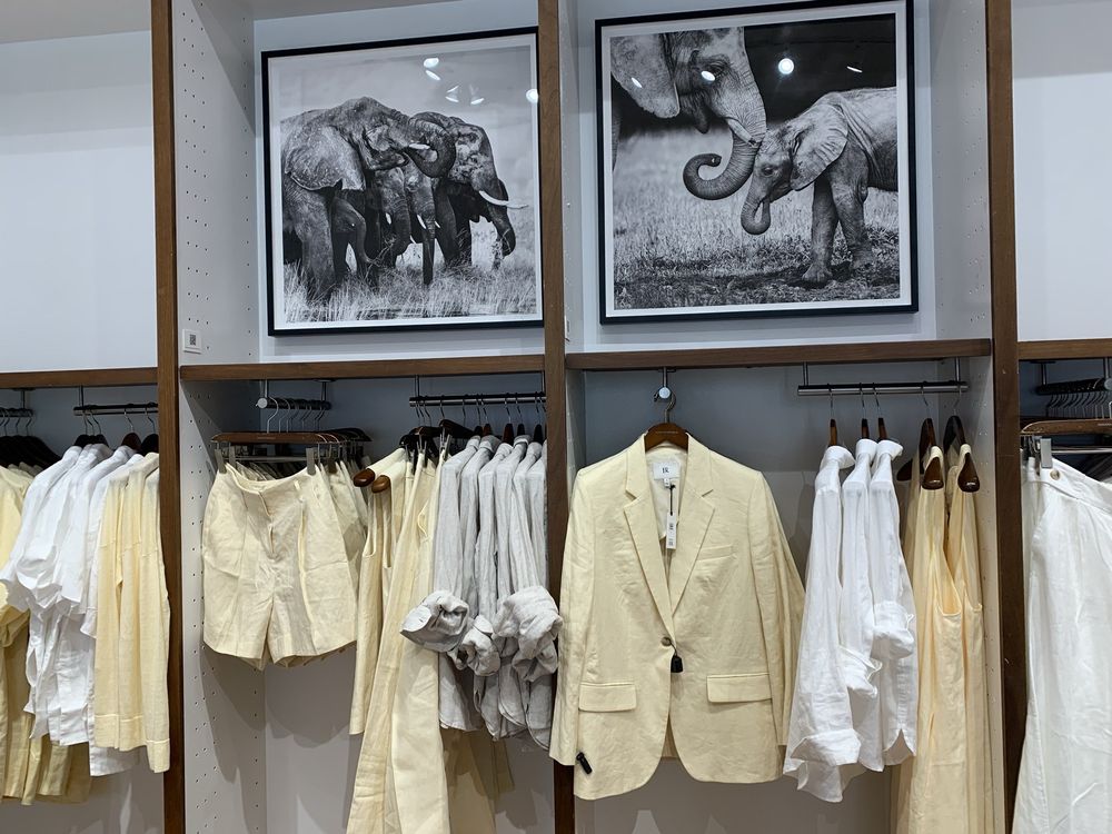 BANANA REPUBLIC Updated September 2024 93 Photos & 35 Reviews 7937 Tysons Corner Ctr