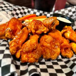 Wizard's Sports Cafe - Best Buffalo Wings I've had in Dallas!