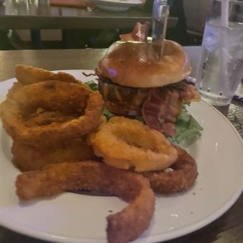 Hard Rock Cafe Sacramento - Bacon burger and onion rings - American Near Me - Wheatland, California Hard Rock Cafe Sacramento - Bacon burger and onion rings - American Near Me - Wheatland, California