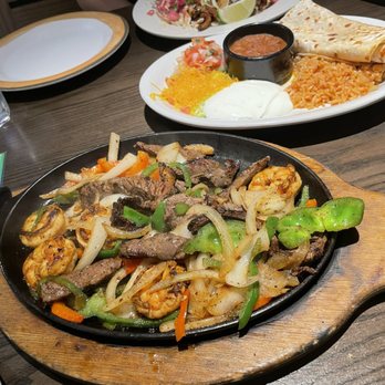 Mama Tigre - Steak and shrimp fajitas - Mexican Near Me - Oakton, Virginia