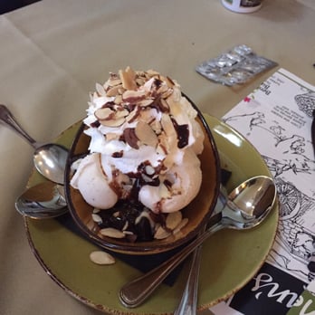 Linn's Restaurant - Brownie Sundae mmmmm - American Near Me - Cambria, California