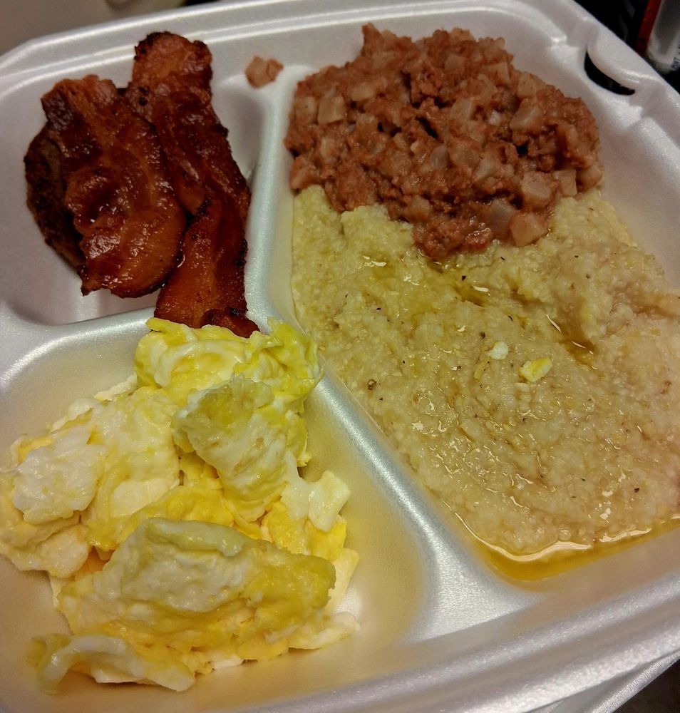 Two Kuzins In The Kitchen