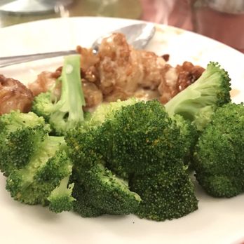Yan Zi Lou - Disgusting gross broccoli - Chinese Near Me - Portland, Oregon