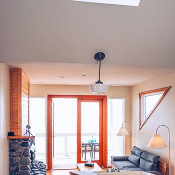Sooke Harbour House - Hotels Near Me - Sooke, British Columbia