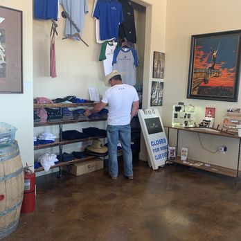 Deep Sky Vineyard - Wine Tasting Room Near Me - Elgin, Arizona