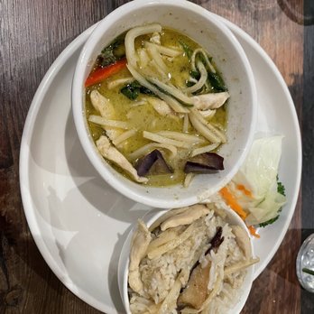Chalit's Thai Bistro - Green curry with chicken - Thai Near Me - Mechanicsburg, Pennsylvania Chalit's Thai Bistro - Green curry with chicken - Thai Near Me - Mechanicsburg, Pennsylvania