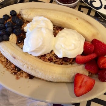 Ruth's Cafe - Granola "banana split" parfait - Breakfast & Brunch Near Me - Indianapolis, Indiana