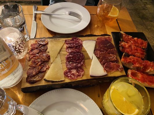 Ibéricos Taverne à Tapas Espagnoles by null