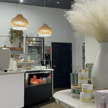 Happy Monday Coffee - Loop - Interior - Coffee & Tea Near Me - Chicago, Illinois
