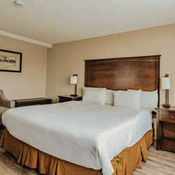 SureStay Plus by Best Western Coquitlam - Accessible King Guestroom