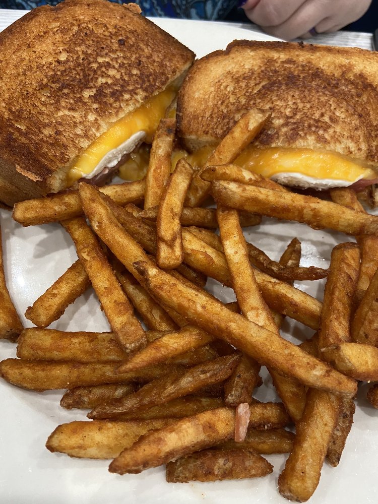 Order 4 cheese grilled cheese food online from Toast & Co. store, Huntington on bringmethat.com