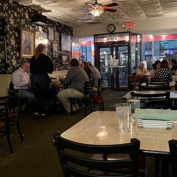 Famous Bistro - people sitting at tables in a restaurant - Italian Near Me - Owensboro, Kentucky Famous Bistro - people sitting at tables in a restaurant - Italian Near Me - Owensboro, Kentucky