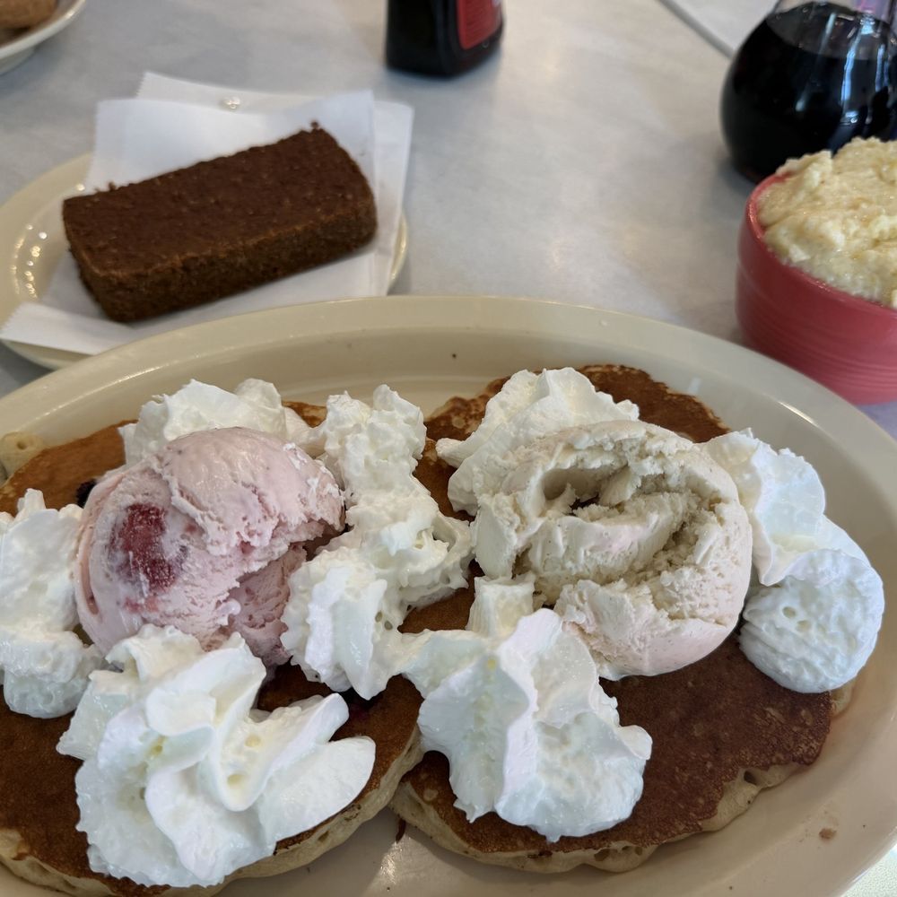 Griddles Malt Shoppe - Ice Cream & Frozen Yogurt Near Me - Columbia, Pennsylvania