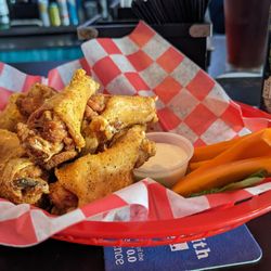 Freddie's Anchor Sports Grill - Garlic Parmesan Wings