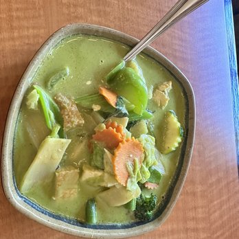 Laos Kitchen - Green curry with vegetables and tofu - Laotian Near Me - San Rafael, California