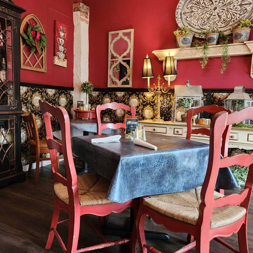 The Ivy House Restaurant - Dining room - Southern Near Me - Williston, Florida The Ivy House Restaurant - Dining room - Southern Near Me - Williston, Florida