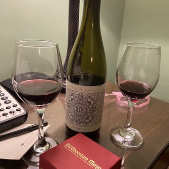 Hotel Los Gatos - Complementary bottle of wine for our room - Hotels Near Me - Los Gatos, California Hotel Los Gatos - Complementary bottle of wine for our room - Hotels Near Me - Los Gatos, California