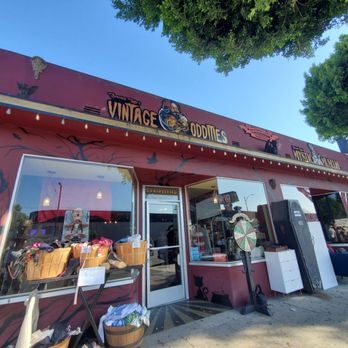 Bearded Lady Vintage And Oddities - Outside - Used, Vintage & Consignment Near Me - Burbank, California Bearded Lady Vintage And Oddities - Outside - Used, Vintage & Consignment Near Me - Burbank, California