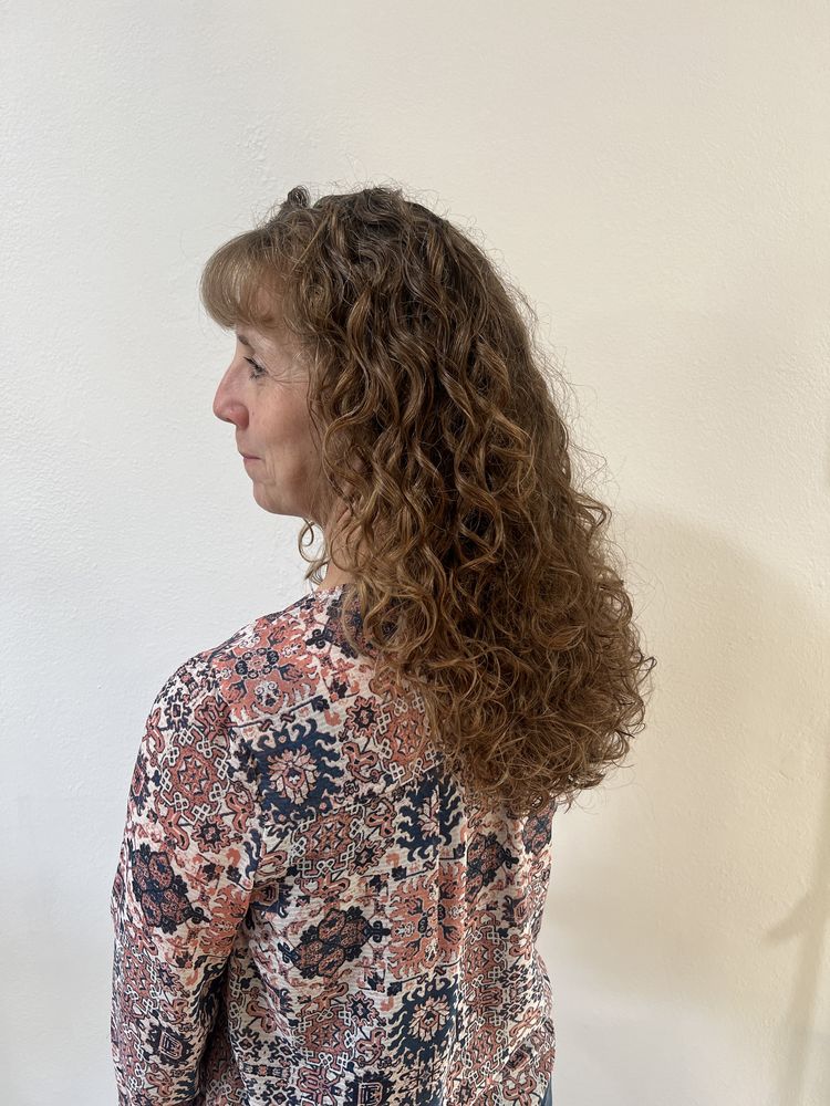 The Curl Witch Logo