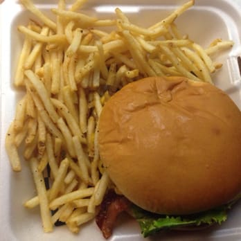 Louie's Grill and Bar - American Cheeseburger w/ Bacon - American Near Me - Edmond, Oklahoma