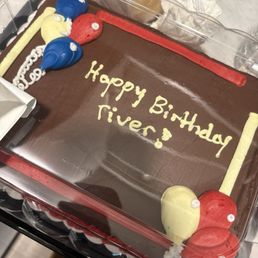 Awful cake decorating job Awful cake decorating job
